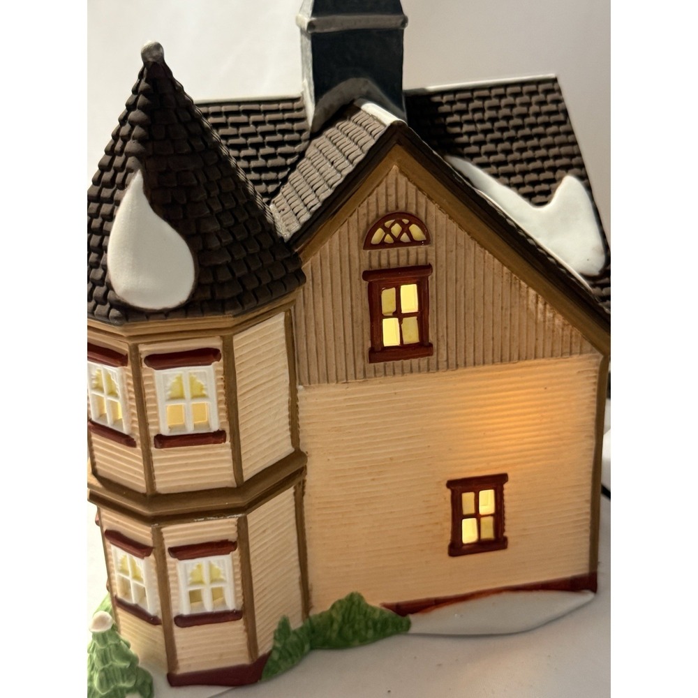 Dept 56 Thomas T Julian House New England Village 5657-0 w Box Lights Up - Picture 5 of 14